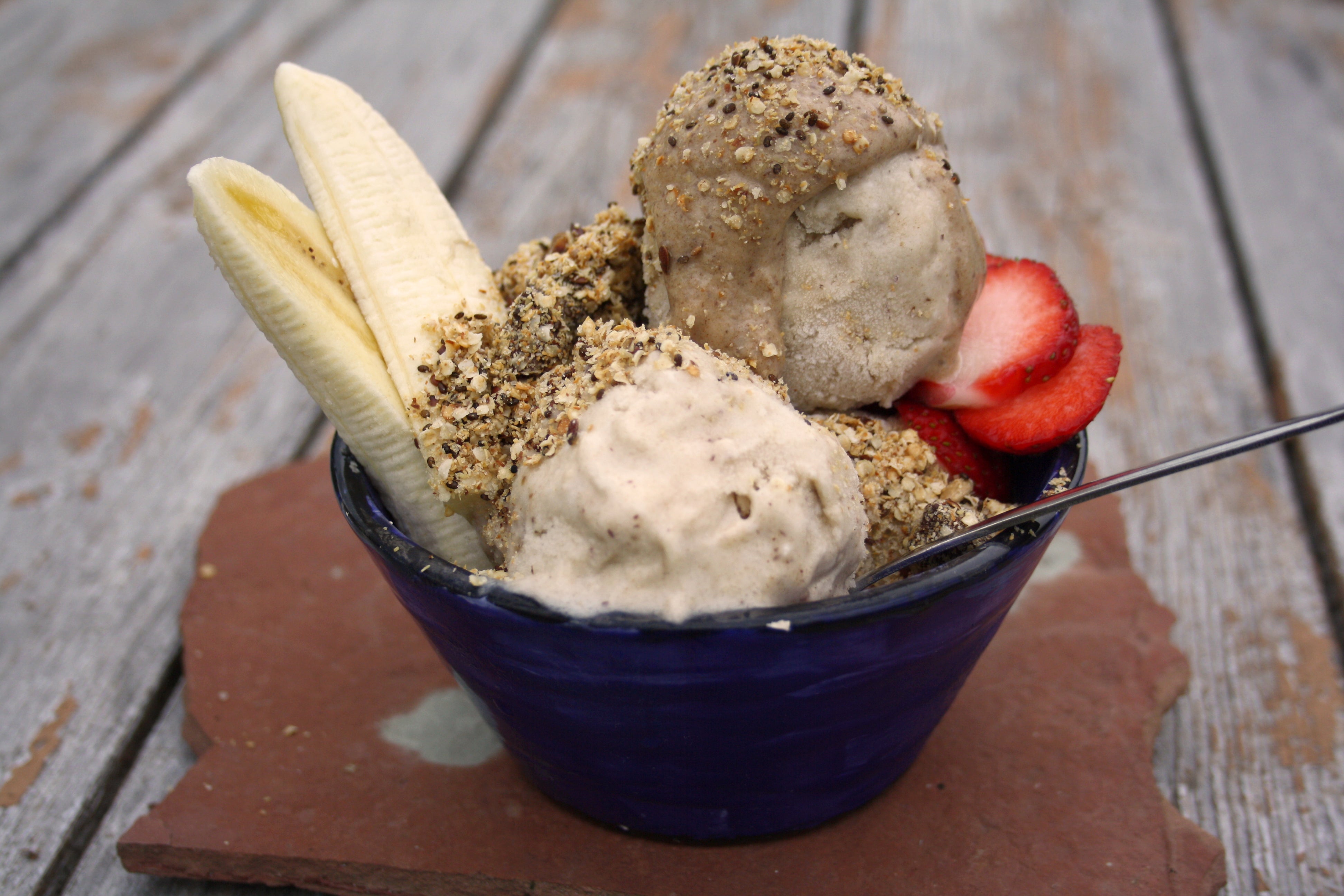 Sundae caramel et muesli : sans gluten, sans allergènes et vegan!